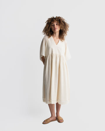 Boxy sleeve dress, most sustainable clothing brands, popular sustainable clothing brands, organic cotton clothing, organic women's clothing, cotton all clothing store, women's cotton clothing online, women's cotton clothing store, organic cotton women's clothing, black minimalist clothing, minimalist clothing designers