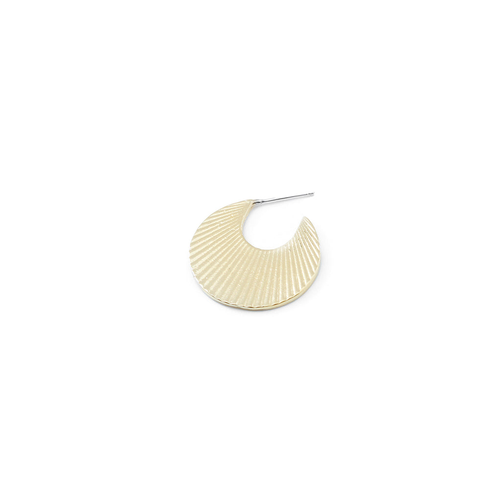 Introducing our vintage-inspired sunburst earrings in gold, featuring a scallop-shaped design that captures a timeless elegance. Handcrafted from brass with sterling silver posts, these earrings are available in both Small and Medium sizes. Elevate your look with these classic, radiant accessories.