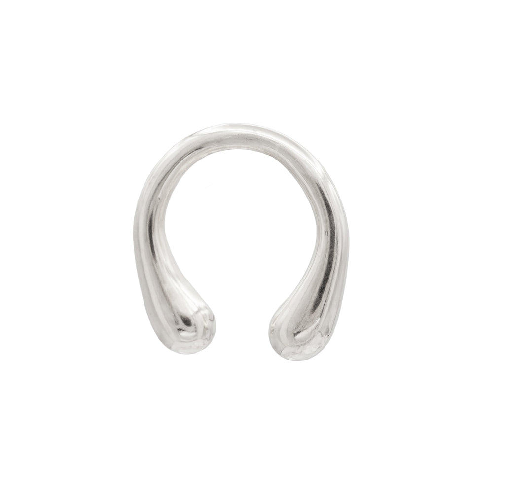 Introducing the Gold Horseshoe Earring, sustainably hand-casted from seapods gathered along the North Fork LI shores. Available in sizes Small and Medium/Large, this unique earring combines eco-conscious craftsmanship with timeless elegance. Each piece celebrates the beauty of nature while supporting marine conservation.