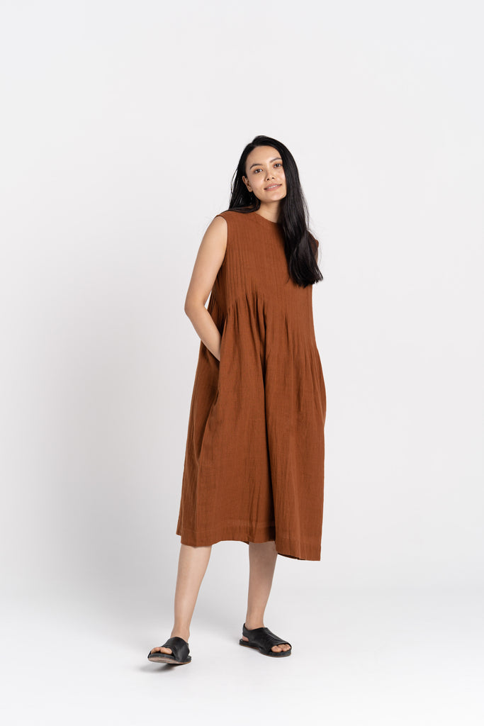 Bombay brown pleated organic cotton dress, good sustainable clothing brands, high quality sustainable clothing, organic dress pants, organic pants, best cotton clothes, cotton cloth shop, green cotton women's clothing, white cotton clothes women, minimalist clothing list, minimalist clothing stores