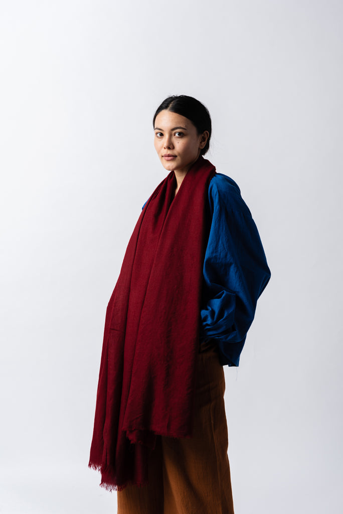 Bulk-cashmere-stole-manufacturers-in-the-US-and-UK-Sangria-red-pashmina-stole